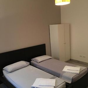 Zimmer mit zwei Einzelbetten
